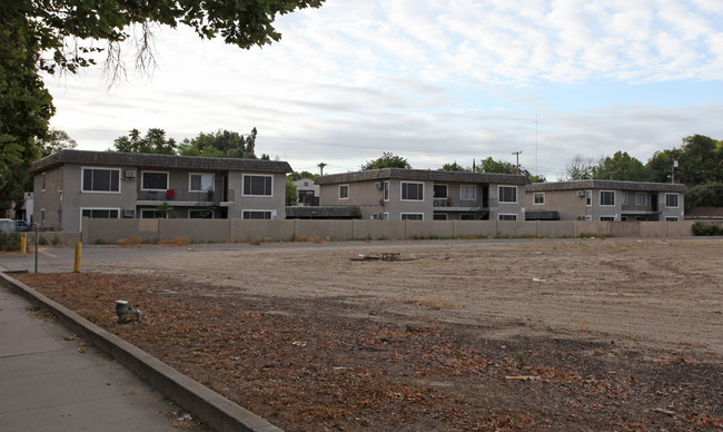 Morris Manor in Modesto, CA - Foto de edificio - Building Photo