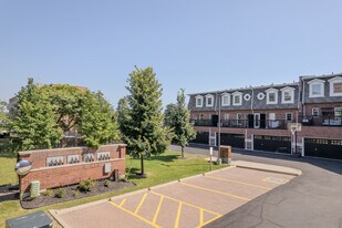 2375 Truscott Dr in Mississauga, ON - Building Photo