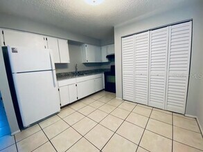 2711 South Dr, Unit C in Clearwater, FL - Building Photo - Building Photo