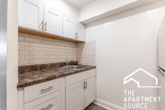 906 W Montrose Ave in Chicago, IL - Building Photo - Building Photo