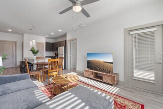 6514 Ross Rd in Del Valle, TX - Building Photo - Building Photo