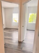 1145 Golden Lakes Blvd in West Palm Beach, FL - Foto de edificio - Building Photo