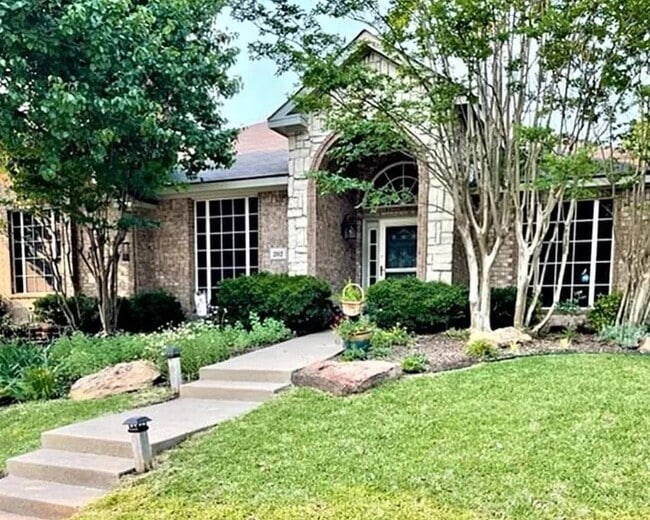 property at 202 Tupelo Dr