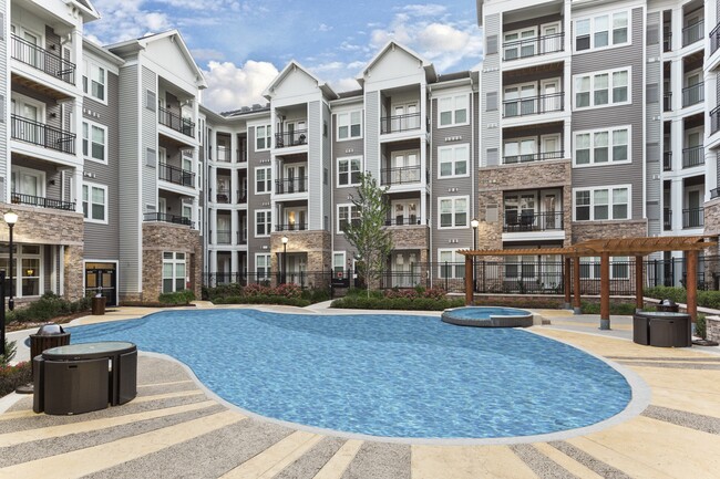 The Sutton Apartments in Woodbridge, VA - Building Photo - Building Photo