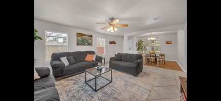 4612 Peach Grove Rd in Austin, TX - Foto de edificio - Building Photo