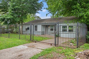 9414 Rosehaven Dr in Houston, TX - Building Photo
