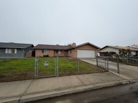 1134 Lombard St in Hanford, CA - Building Photo