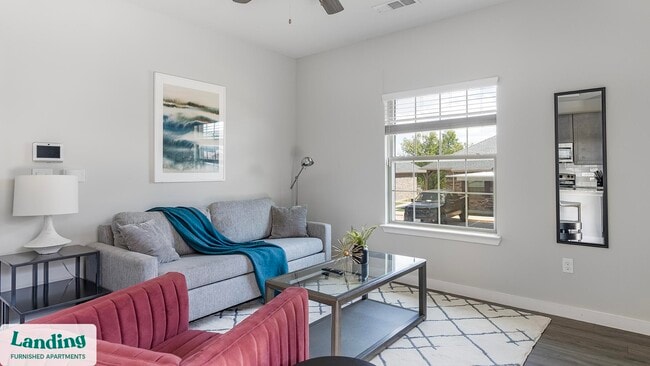 8200 Clarksprings Dr in Dallas, TX - Building Photo - Building Photo