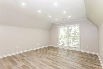 1001 Crown Corners Dr in Mcdonough, GA - Foto de edificio - Building Photo