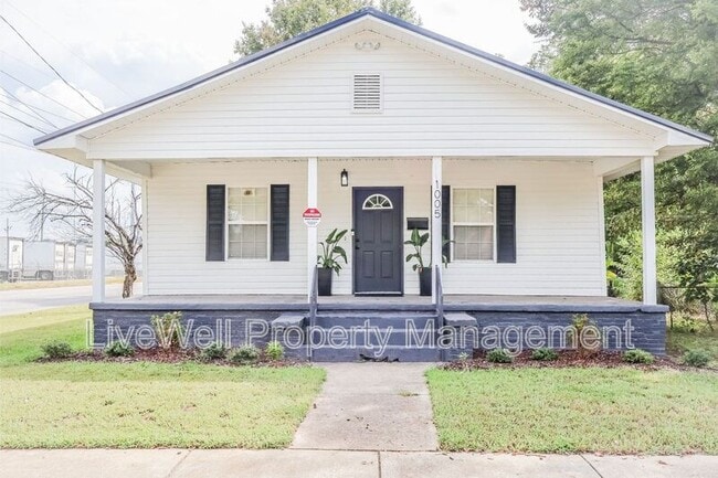 property at 1005 6th Pl