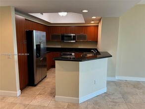 15051 Royal Oaks Ln, Unit # 2205 in North Miami, FL - Building Photo - Building Photo