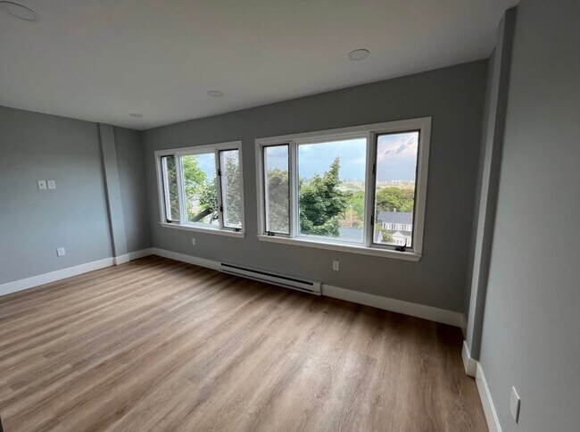 31 Faywood Ave, Unit 3 in Boston, MA - Building Photo - Building Photo