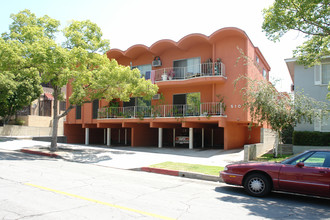 510 E Cypress Ave in Burbank, CA - Foto de edificio - Building Photo