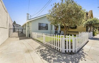 1792 Washington Ave in San Leandro, CA - Building Photo - Building Photo