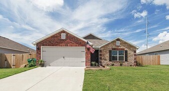 1600 Edinburgh Dr in Centerton, AR - Building Photo