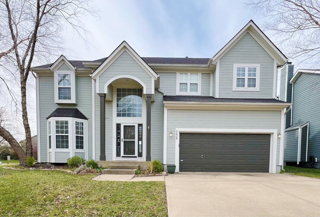 5424 Roundtree St in Shawnee, KS - Building Photo