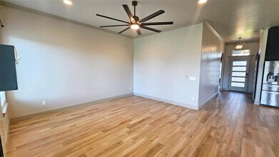 2249 E Thomas Terrace in Mustang, OK - Foto de edificio - Building Photo