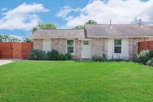 906 E Leslie Cir in Austin, TX - Building Photo