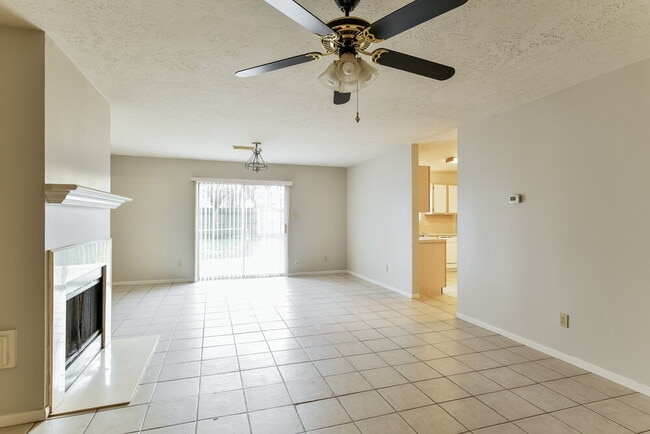 28907 Binefield St in Spring, TX - Foto de edificio - Building Photo