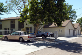 16416 Orange St in Hesperia, CA - Foto de edificio - Building Photo