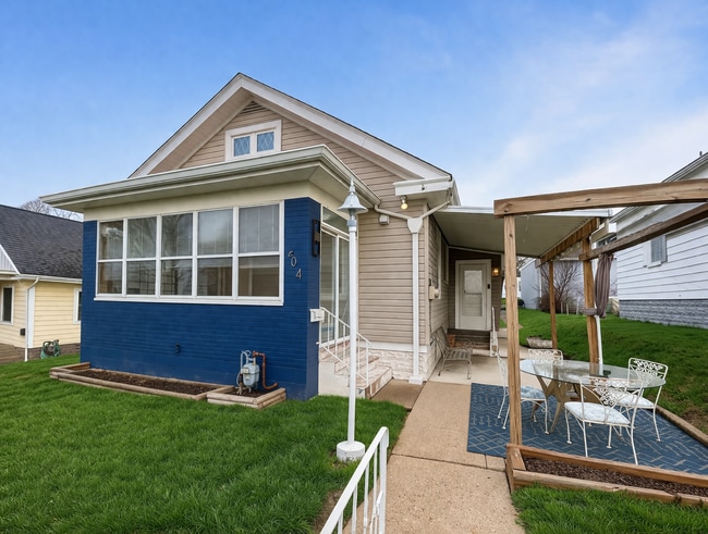 property at 404 Reetz Ave