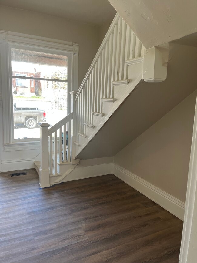 property at 816 W Mercury St