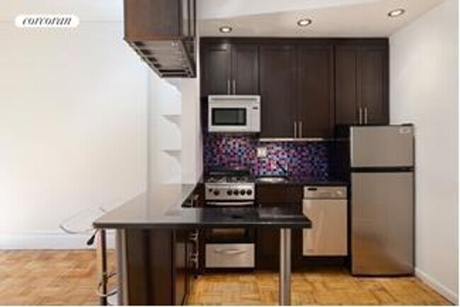 161 W 76th St in New York, NY - Building Photo - Building Photo