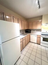 2221 NE 68th St, Unit 929 in Fort Lauderdale, FL - Building Photo - Building Photo