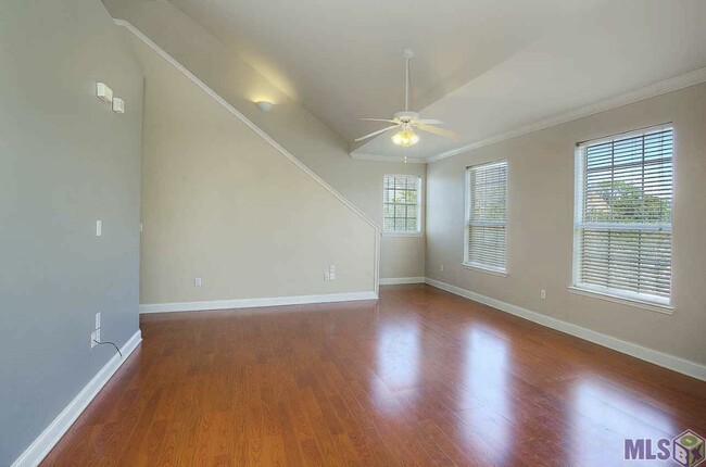 property at 4441 Burbank Dr