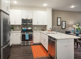 Waldwick Station in Waldwick, NJ - Building Photo