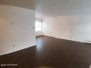 1510 Summit View St in Anchorage, AK - Building Photo - Building Photo