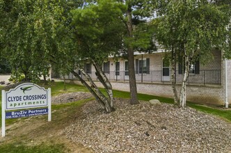 Clyde Crossings in Cuyahoga Falls, OH - Building Photo - Interior Photo