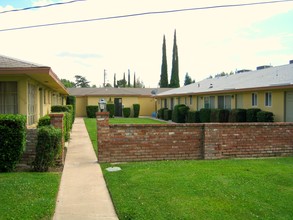 College Apartments in Fresno, CA - Building Photo - Building Photo