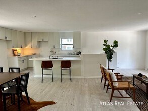 909 NW Oxford Dr in Blue Springs, MO - Foto de edificio - Building Photo