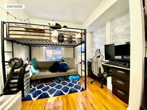 239 W 100th St in New York, NY - Foto de edificio - Building Photo