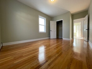 7 High Street Pl, Unit 2 in Brookline, MA - Building Photo - Building Photo