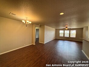 5556 Columbia Dr in Schertz, TX - Building Photo - Building Photo