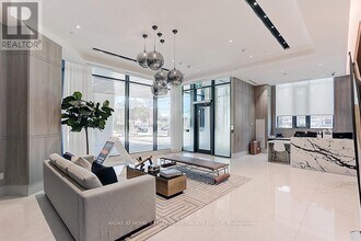 250 Lawrence Ave W in Toronto, ON - Building Photo - Building Photo