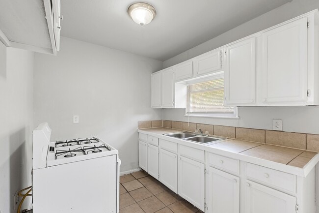 7918 Jutland Rd in Houston, TX - Building Photo - Building Photo