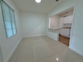 435 NW 44th Ave in Miami, FL - Foto de edificio - Building Photo