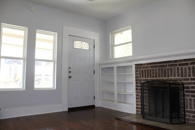 826 Erie Ave in San Antonio, TX - Foto de edificio - Building Photo