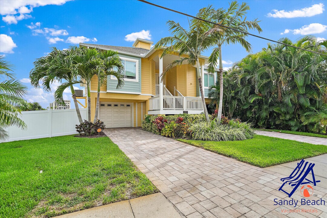 4336 Belle Vista Dr in St Pete Beach, FL - Building Photo