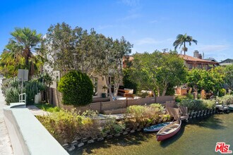 242 Sherman Ave in Los Angeles, CA - Building Photo - Building Photo