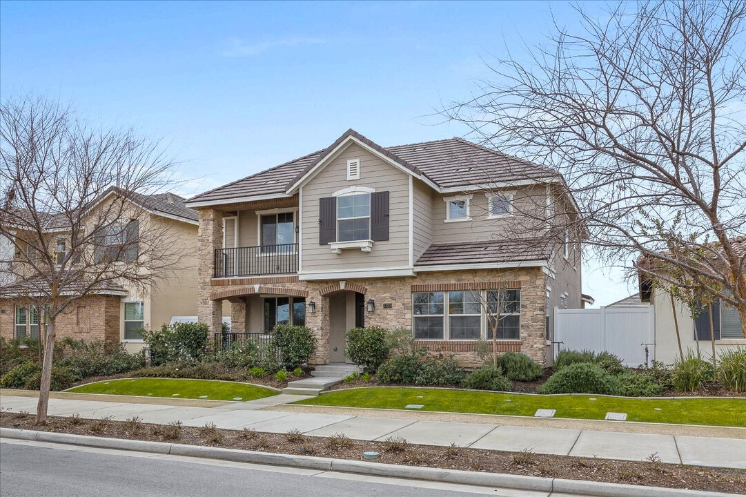 11713 Campus Park Dr in Bakersfield, CA - Building Photo