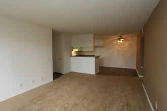 Windsor Court Apartments in Buena Park, CA - Building Photo - Interior Photo