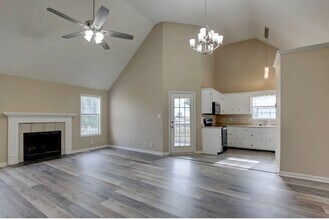 1356 Meredith Way in Clarksville, TN - Building Photo - Building Photo