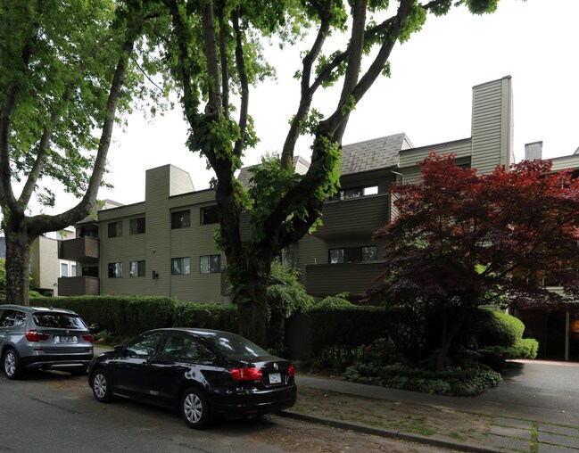 Walnut Place in Vancouver, BC - Building Photo - Building Photo