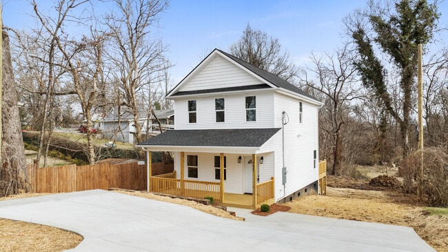 4621 Julian St in Knoxville, TN - Foto de edificio - Building Photo