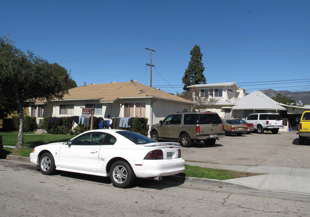 439-441 Vine St in Glendale, CA - Building Photo