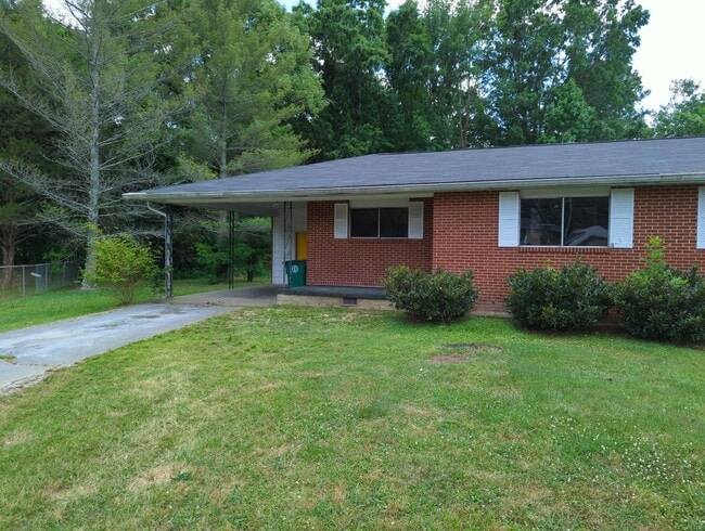 1302 Ridgefield Cir in Chattanooga, TN - Building Photo - Building Photo
